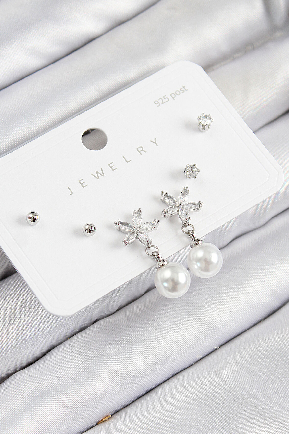 Pirinç Zirkon Taşlı İnci Sallantılı Çiçek Model Gümüş Renk 925 Ayar Gümüş Çivi Kadın Küpe Set