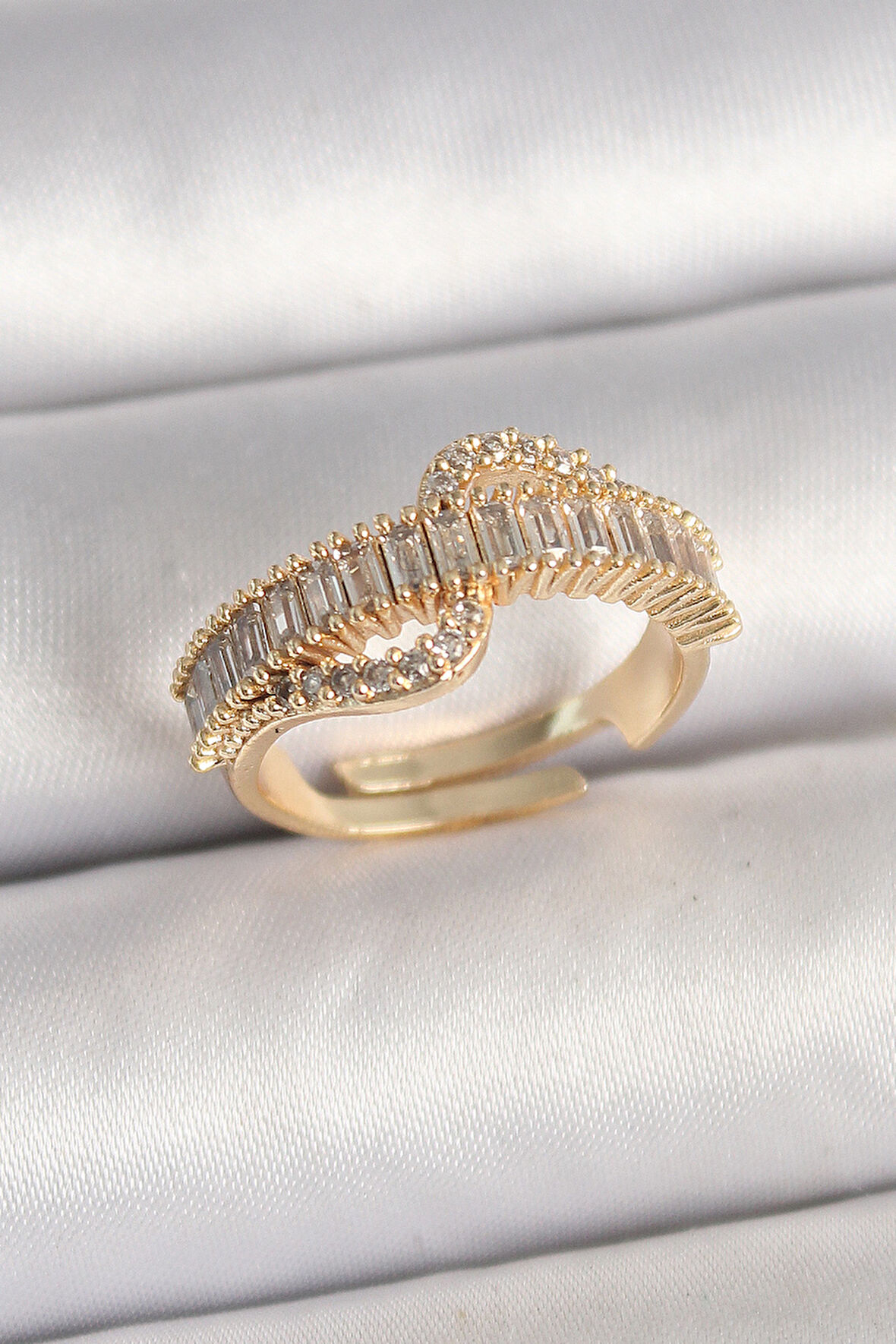 Pirinç Gold Renk Su Yolu Zirkon Taşlı Ayarlanabilir Model Kadın Yüzük