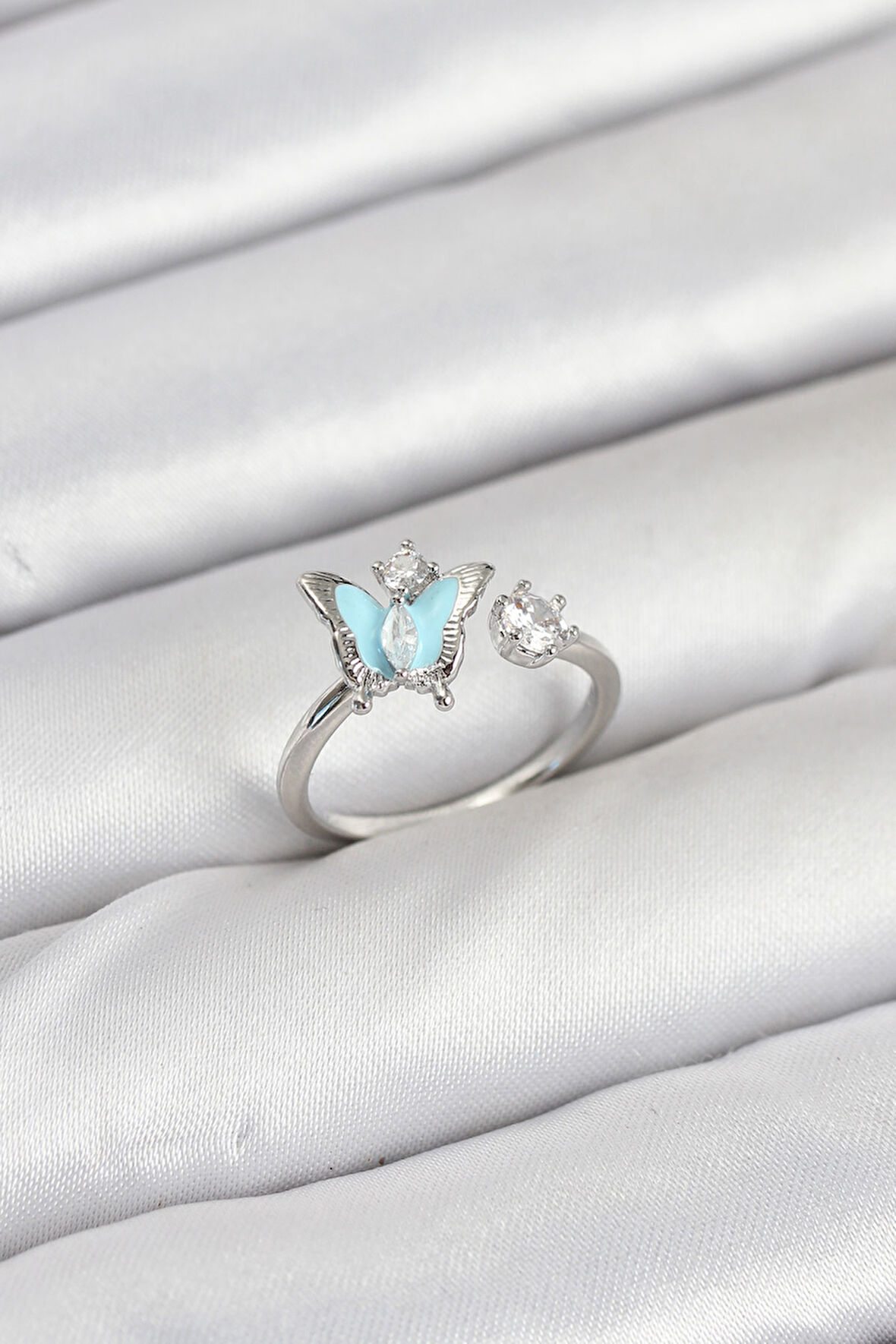 Pirinç Gümüş Renk Kelebek Model Kadın Yüzük