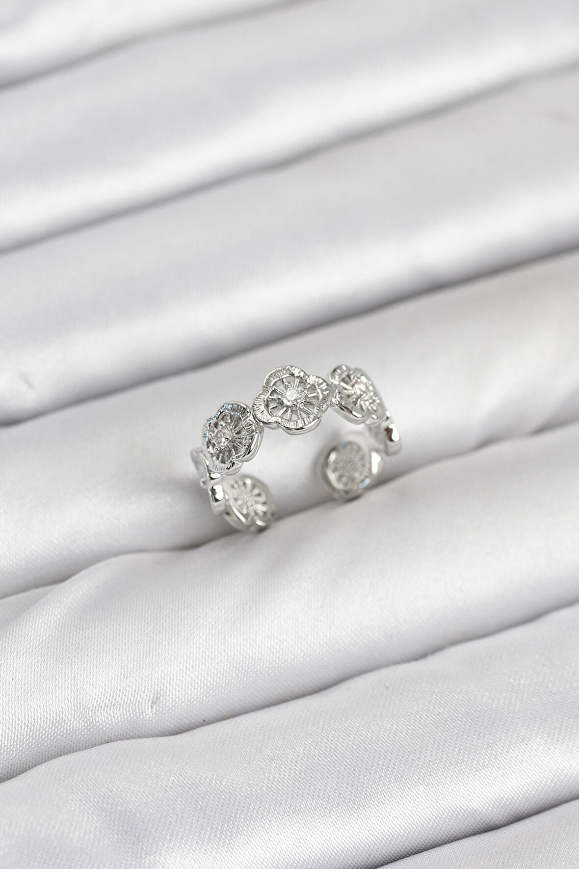 Pirinç Gümüş Renk Yonca Model Kadın Yüzük