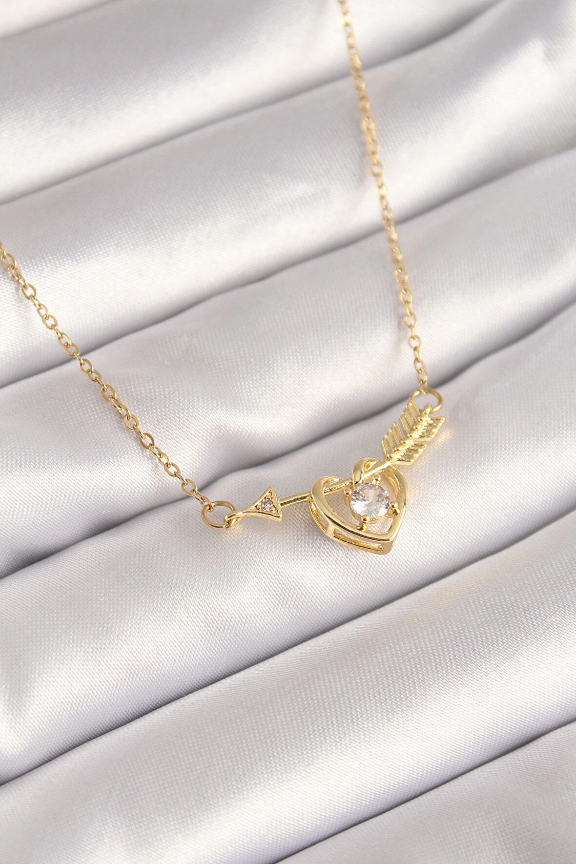 316L Çelik Gold Renk Zincir Zirkon Taşlı Ok Kalp Model Kadın Kolye - EBJ240504W23783