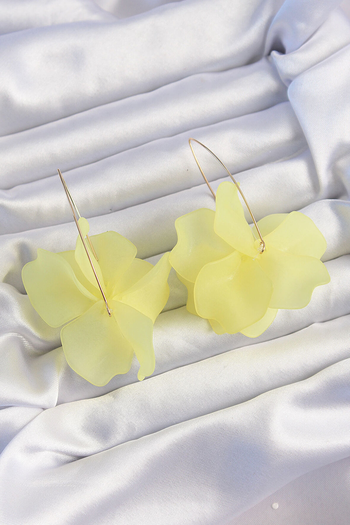 Pirinç Sarı Renkli Flora Küpe - EBJ240820W26624