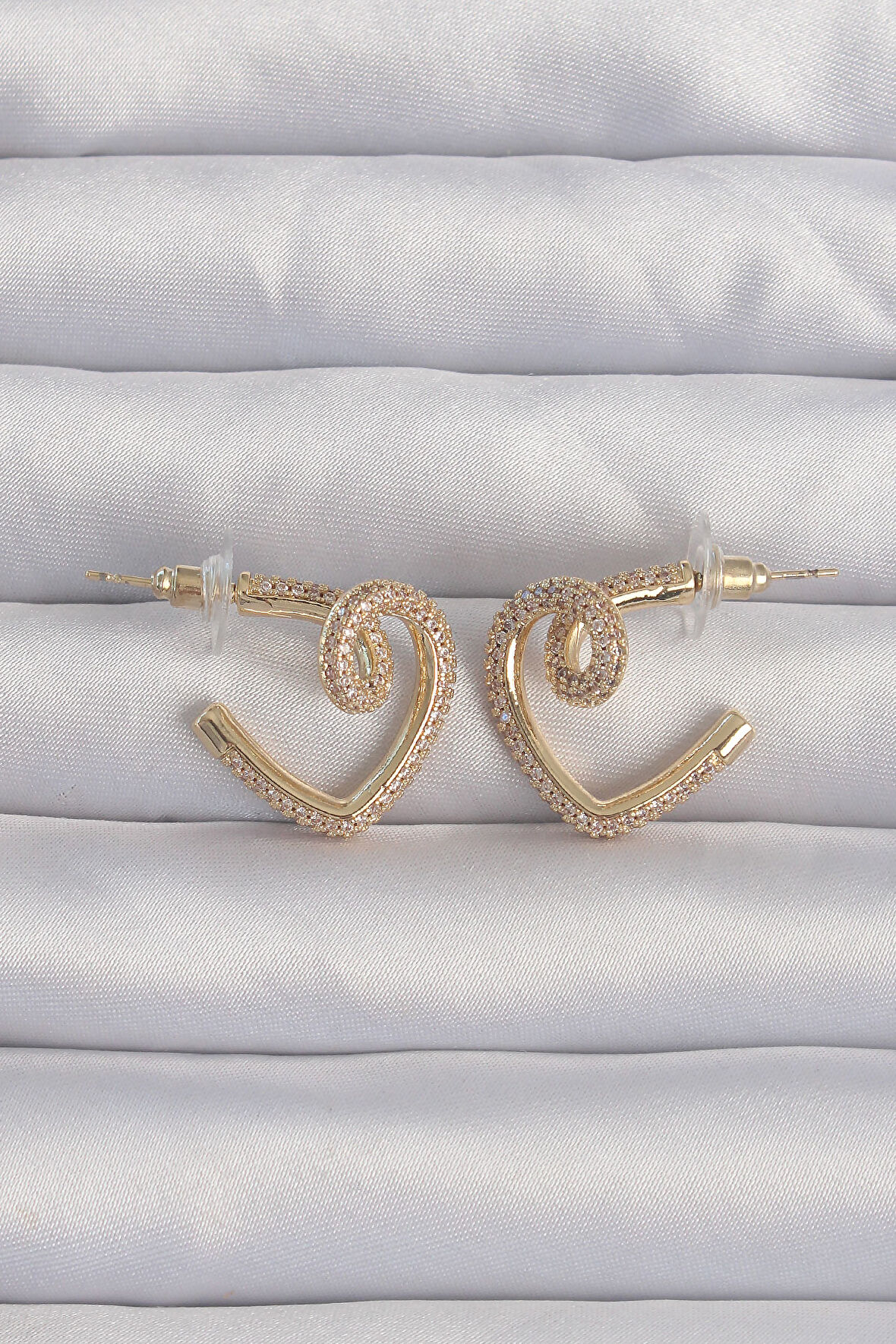 Pirinç Gold Renk Zirkon Taşlı Kıvrımlı Yarım Kalp Küpe - EBJ240820W26679