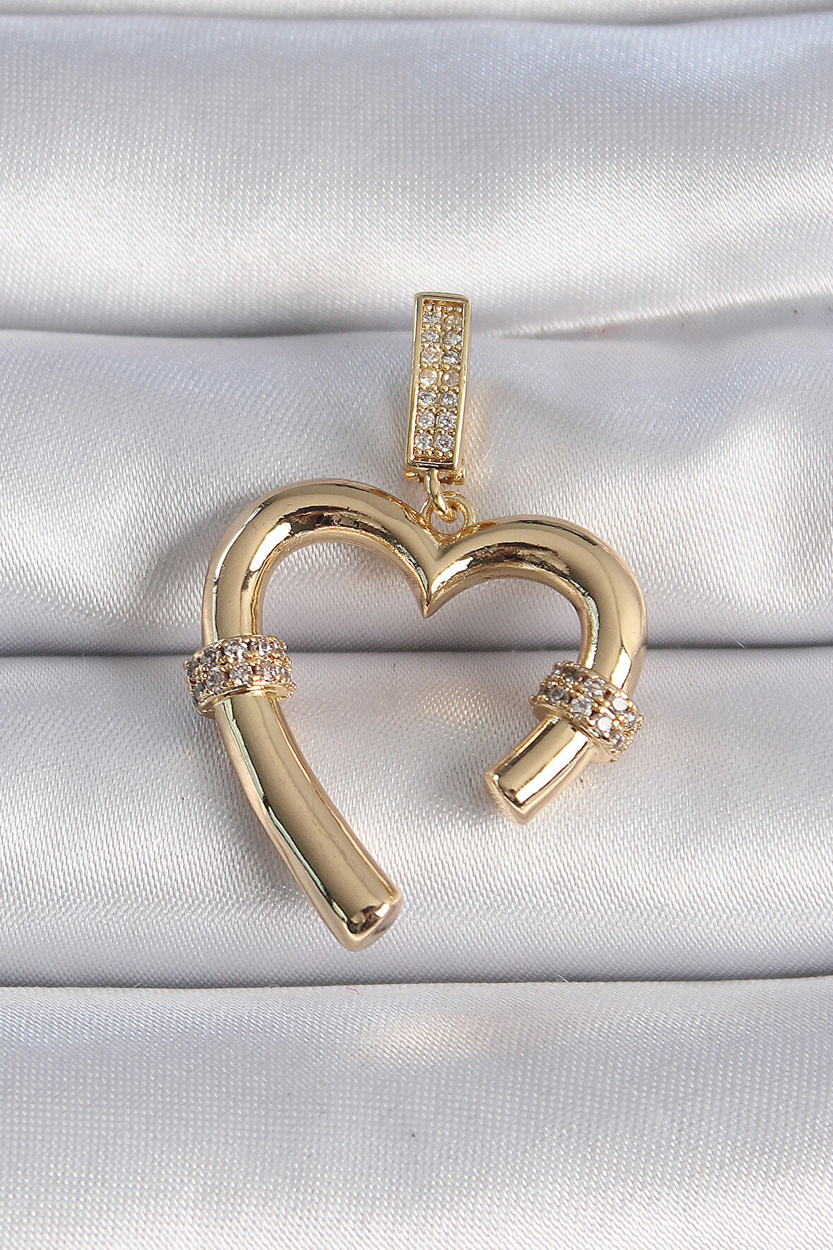 Gold Renk Zirkon Taş Detaylı Kalp Figür Ajda Charm - EBJ241109W28985