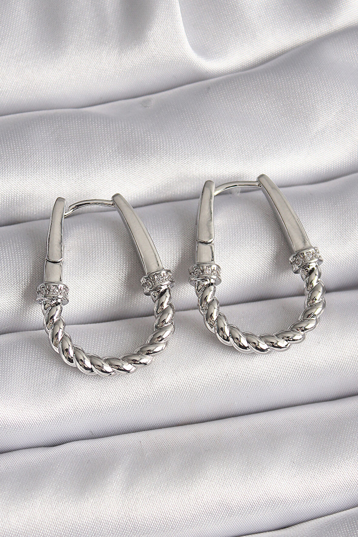 Gümüş Renk Zirkon Taş Detaylı Burma Halka Model Kadın Küpe - EBJ241123W29346