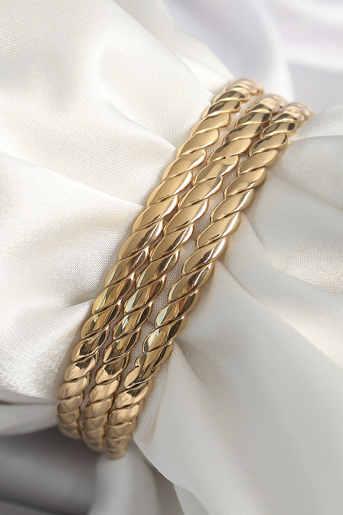 Gold Renk Burma Ajda Model Kadın Bileklik - EBJ241130W29545