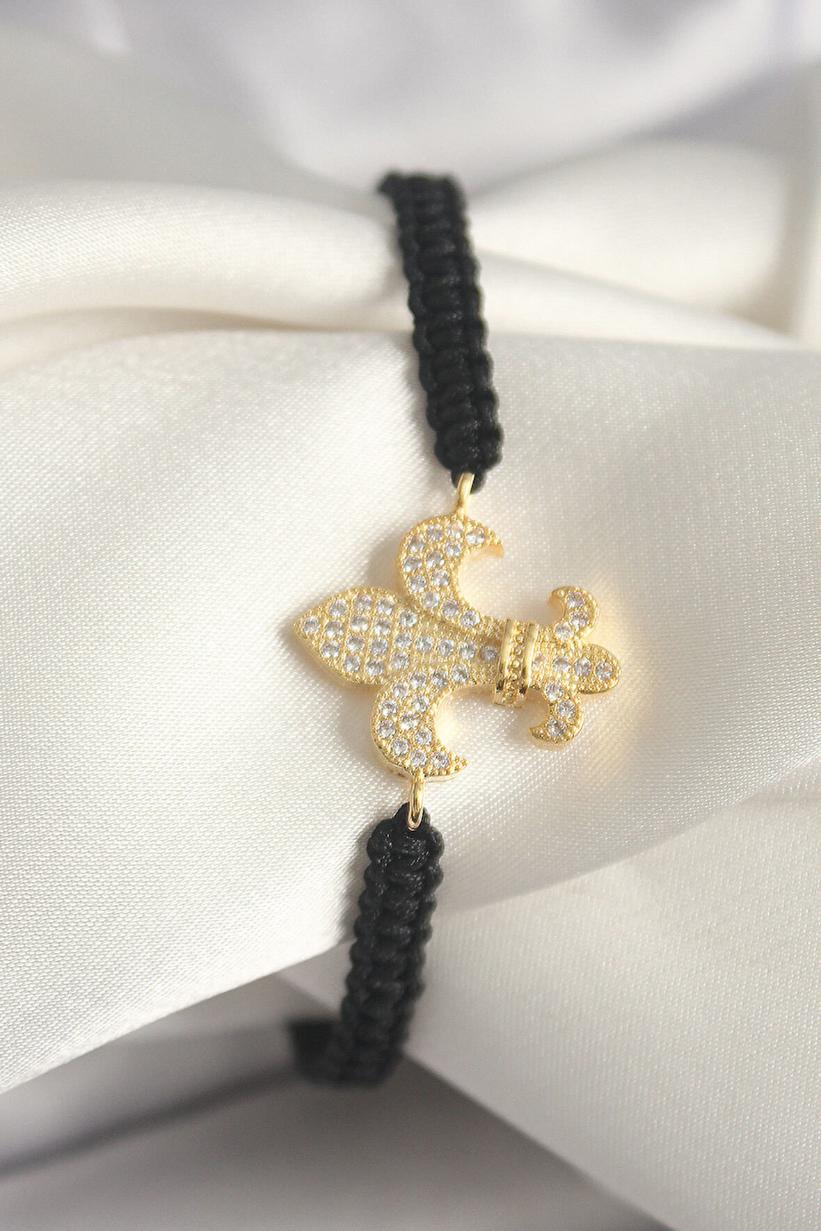 Pirinç Gold Renk Zirkon Taşlı Zambak Figür Asansörlü Makrome Model Kadın Bileklik - EBJ250301W31656