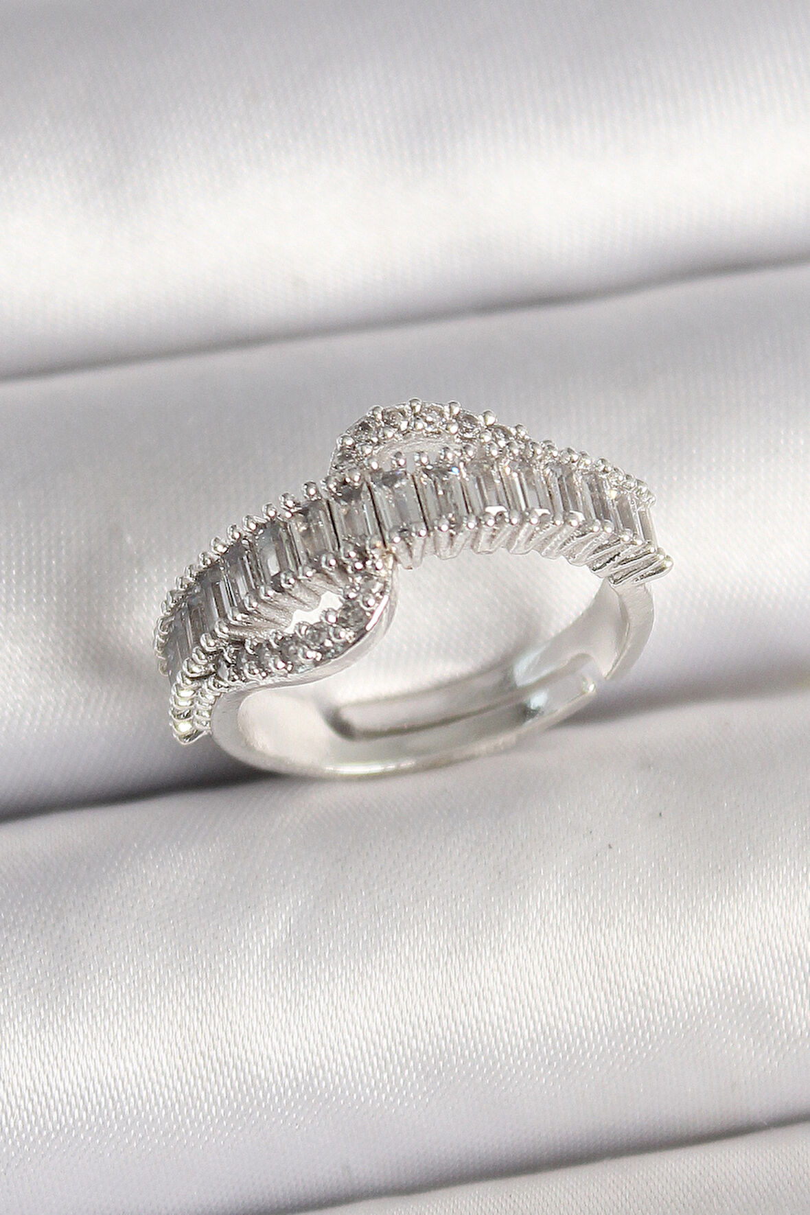 Pirinç Gümüş Renk Su Yolu Zirkon Taşlı Ayarlanabilir Model Kadın Yüzük - EBJ250412W32513