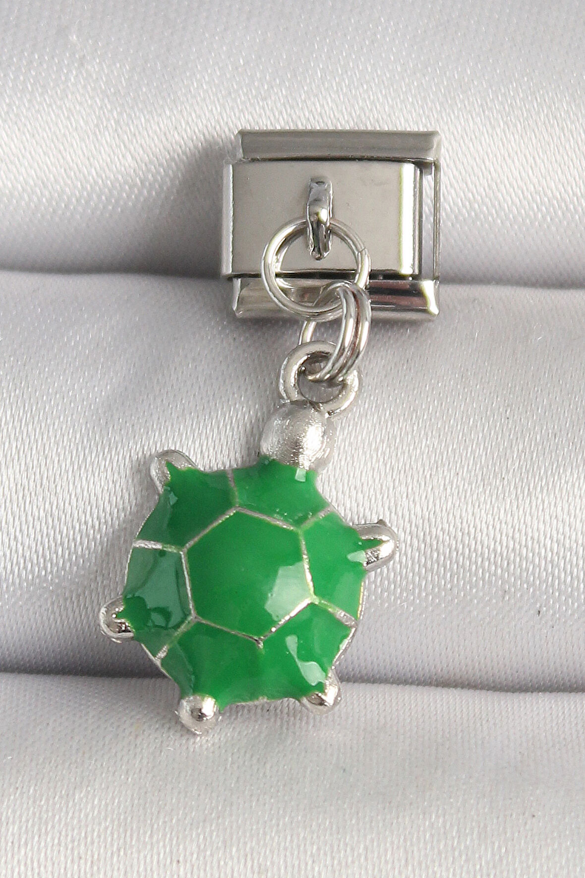 Gümüş Renk Yeşil Kaplumbağa Model Nomination Charm - EBJ250501W32870