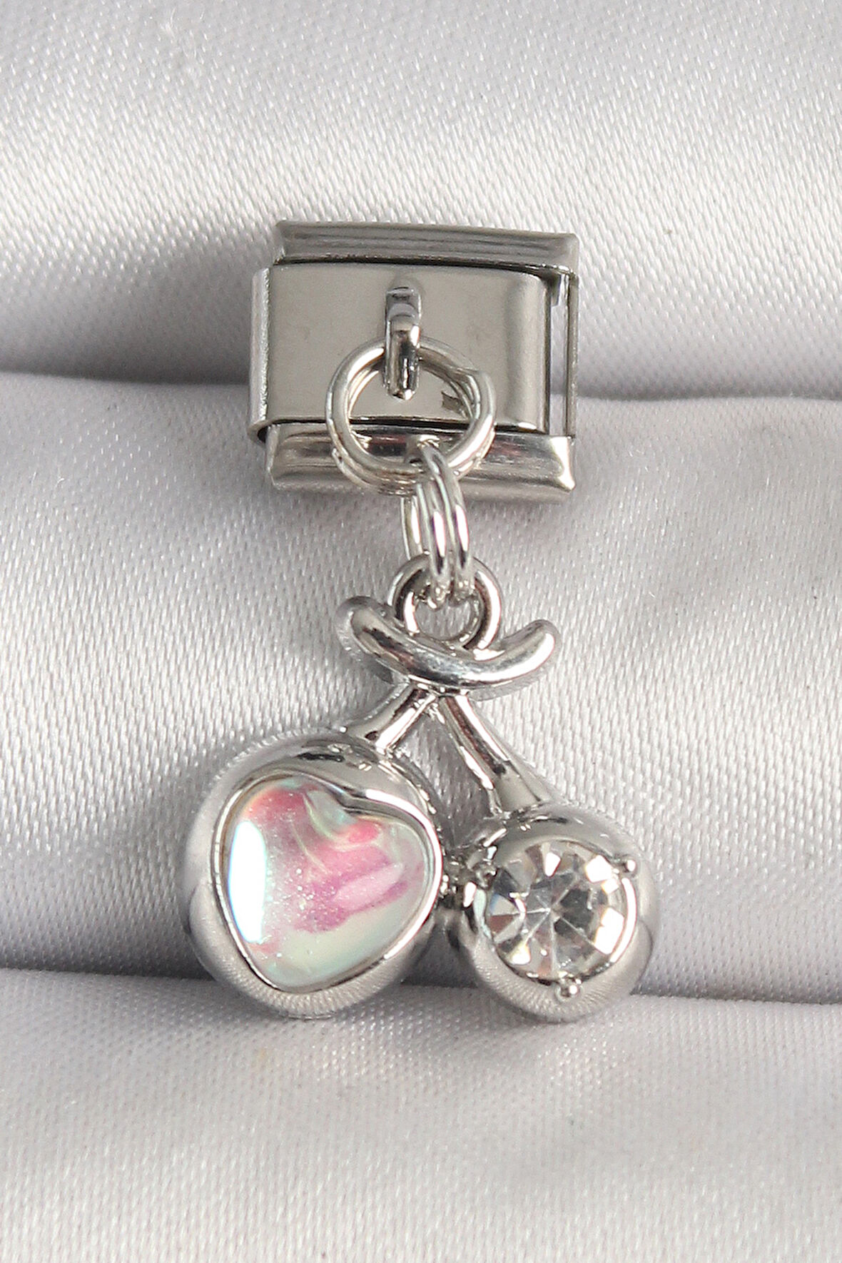 Gümüş Renk Pembe Mineli Kalp Zirkon Taş Detay Nomination Charm - EBJ250501W32873