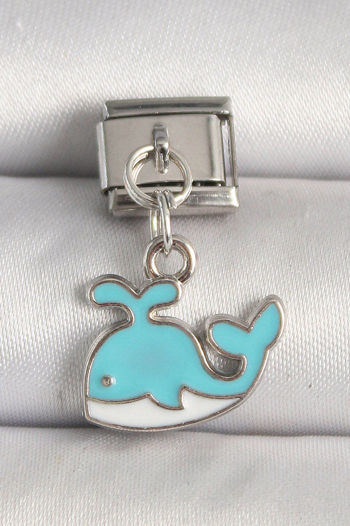 Gümüş Renk Mavi Balina Model Nomination Charm - EBJ250501W32891