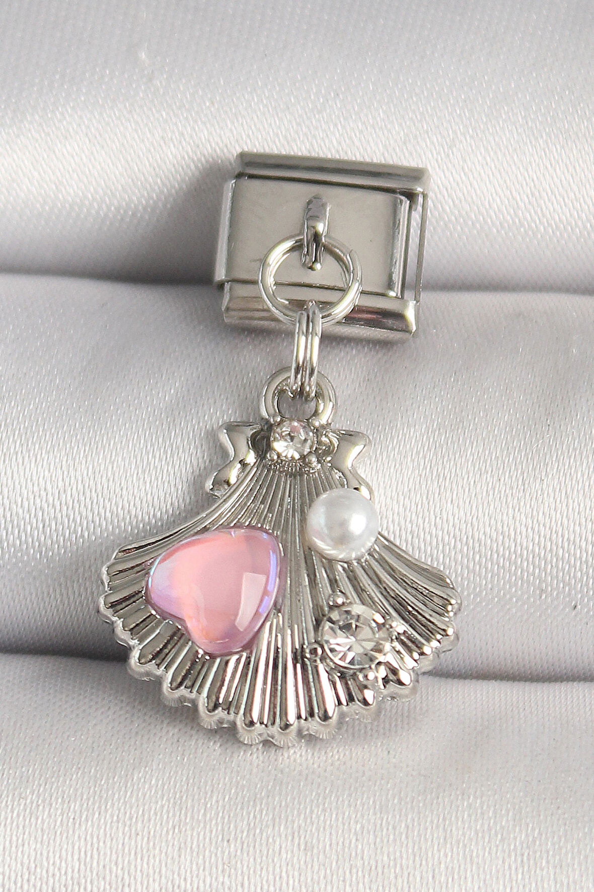 Gümüş Renk Zirkon Taşlı Pembe Mineli Kalp Detay Nomination Charm - EBJ250501W32892