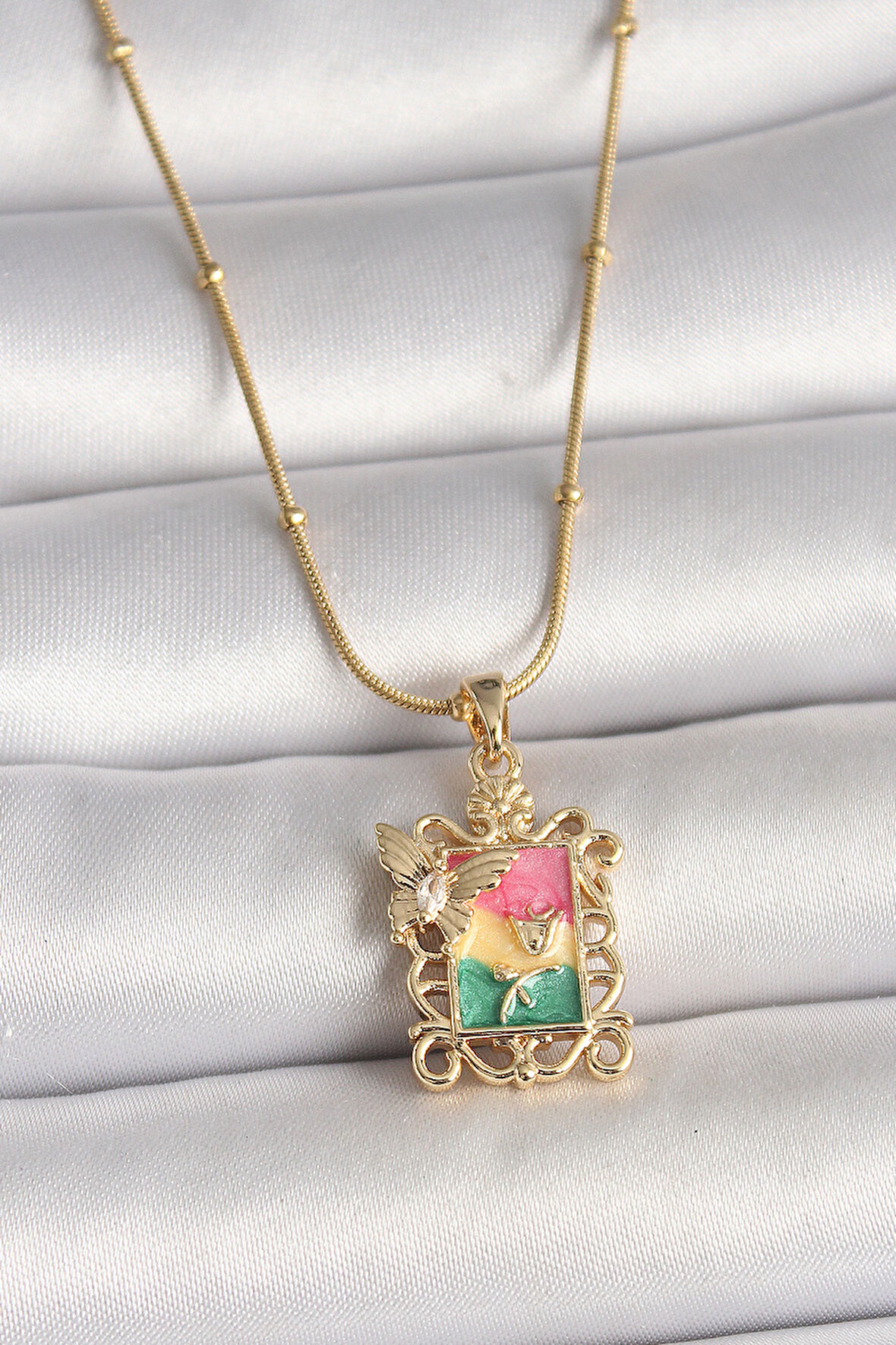 Gold Renk Renkli Zirkon Taşlı Kelebek İşlemeli Portre Model Kadın Kolye - EBJ250501W33486