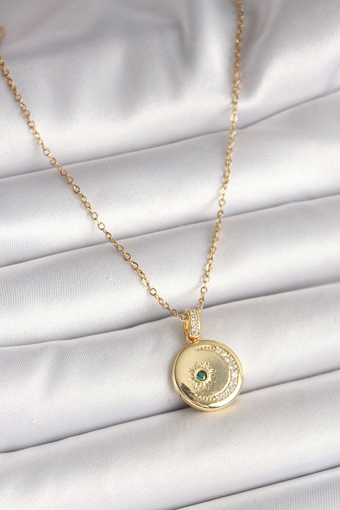 Gold Renk Zincir Zirkon Taş İşlemeli Hilal Yıldız İşlemeli Madalyon Model Kadın Kolye - EBJ250501W32730