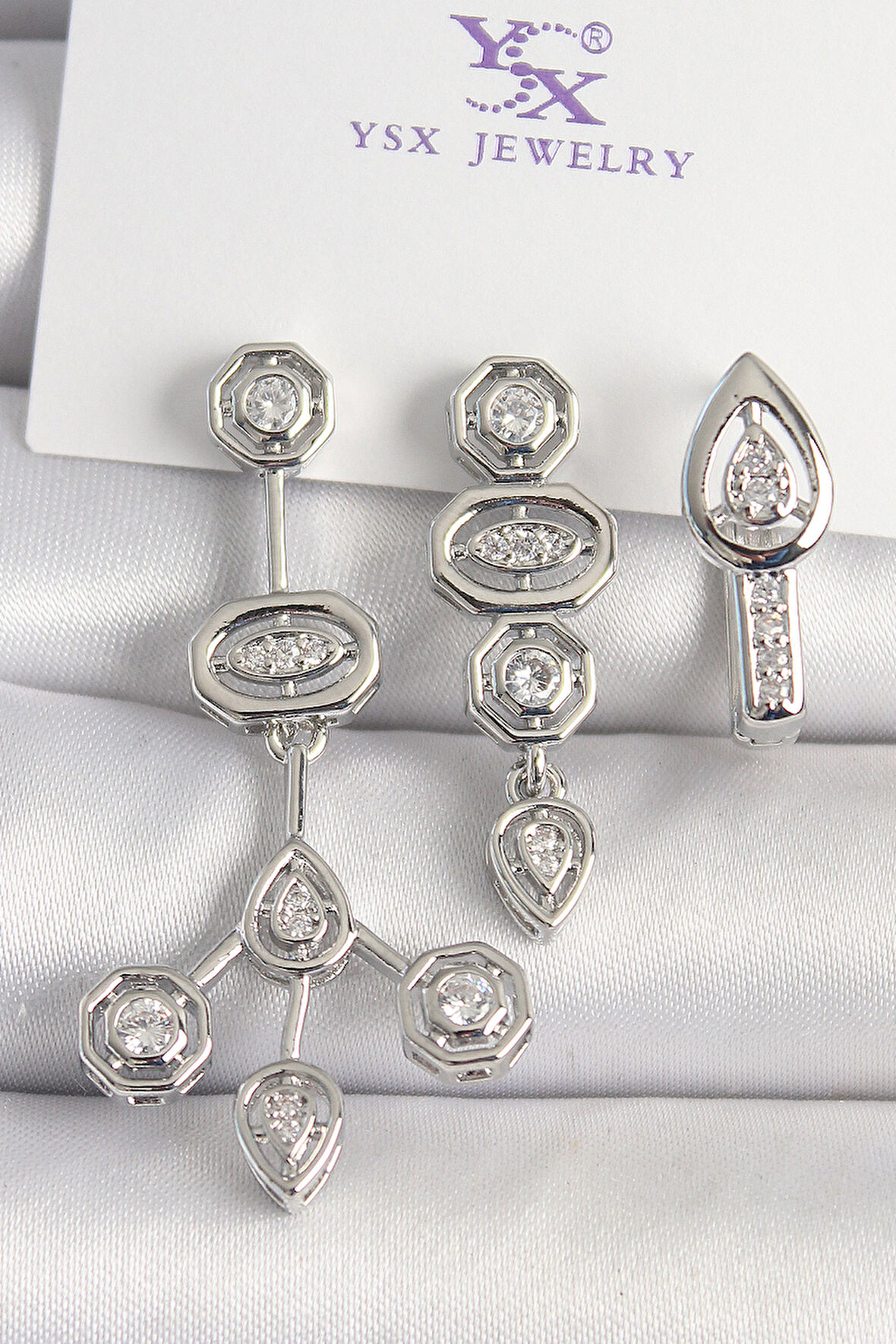 Pirinç Gümüş Renk Zirkon Taşlı Geometrik Model 3'Lü Kadın Kombin Küpe - EBJ250501W33124