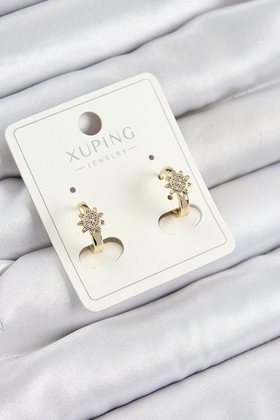 Xuping Zirkon Taşlı Çiçek Model Gold Renk Kadın Küpe - EBJ250705W36323