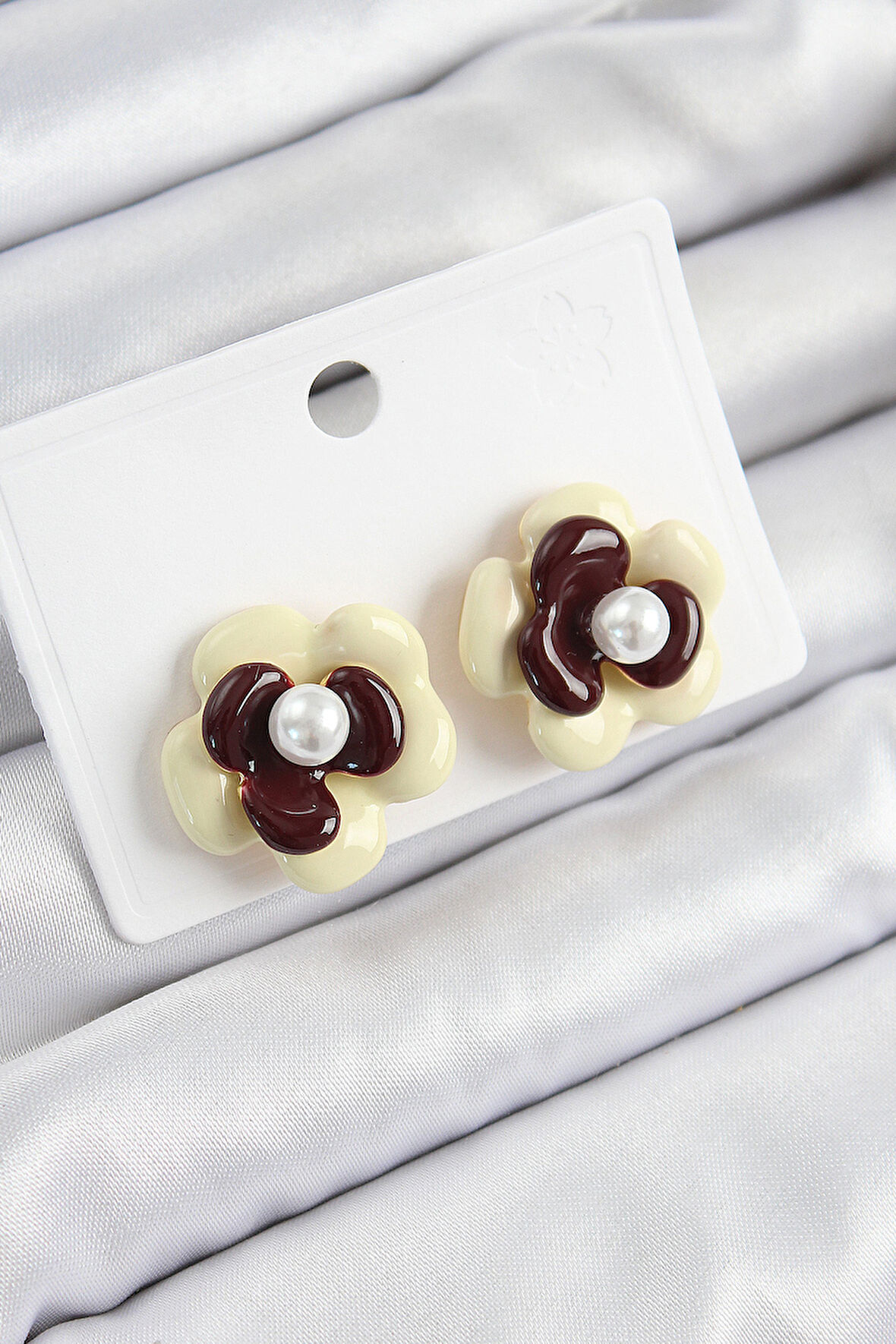 İnci Detaylı Krem Kahverengi Renk Papatya Model Kadın Küpe - EBJ250705W36333