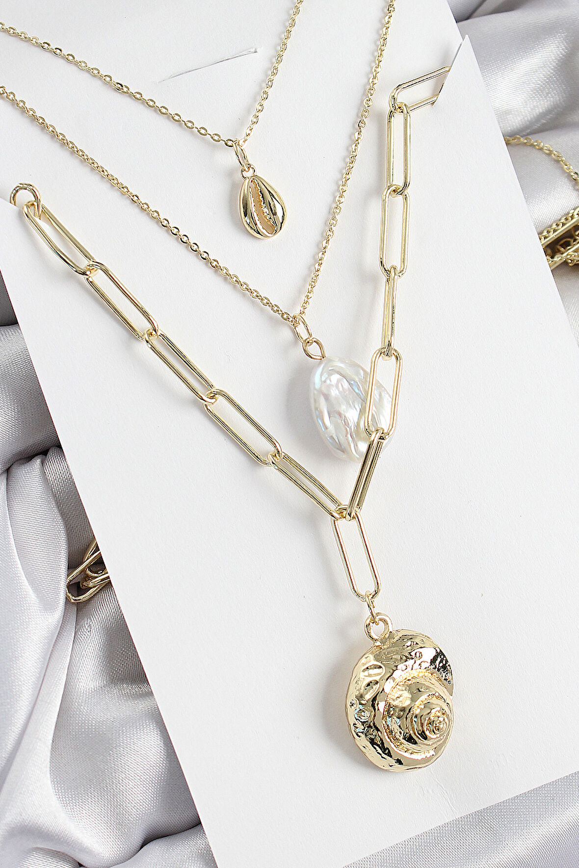 Pirinç Çoklu Zincirli İncili Deniz Kabuğu Model Gold Renk Kadın Kolye - EBJ250711W36537