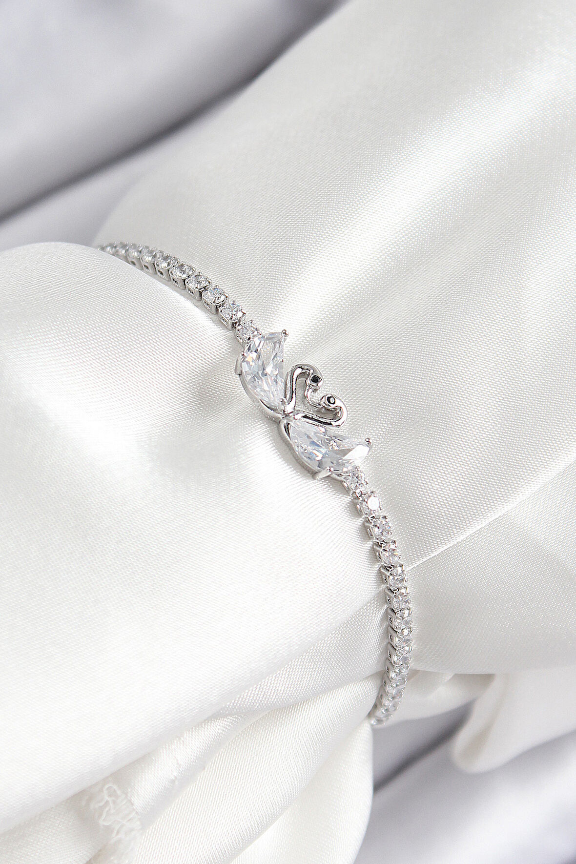 Pirinç Zirkon Taşlı Kuğu Model Gümüş Renk Asansörlü Kadın Bileklik - EBJ250726W36667