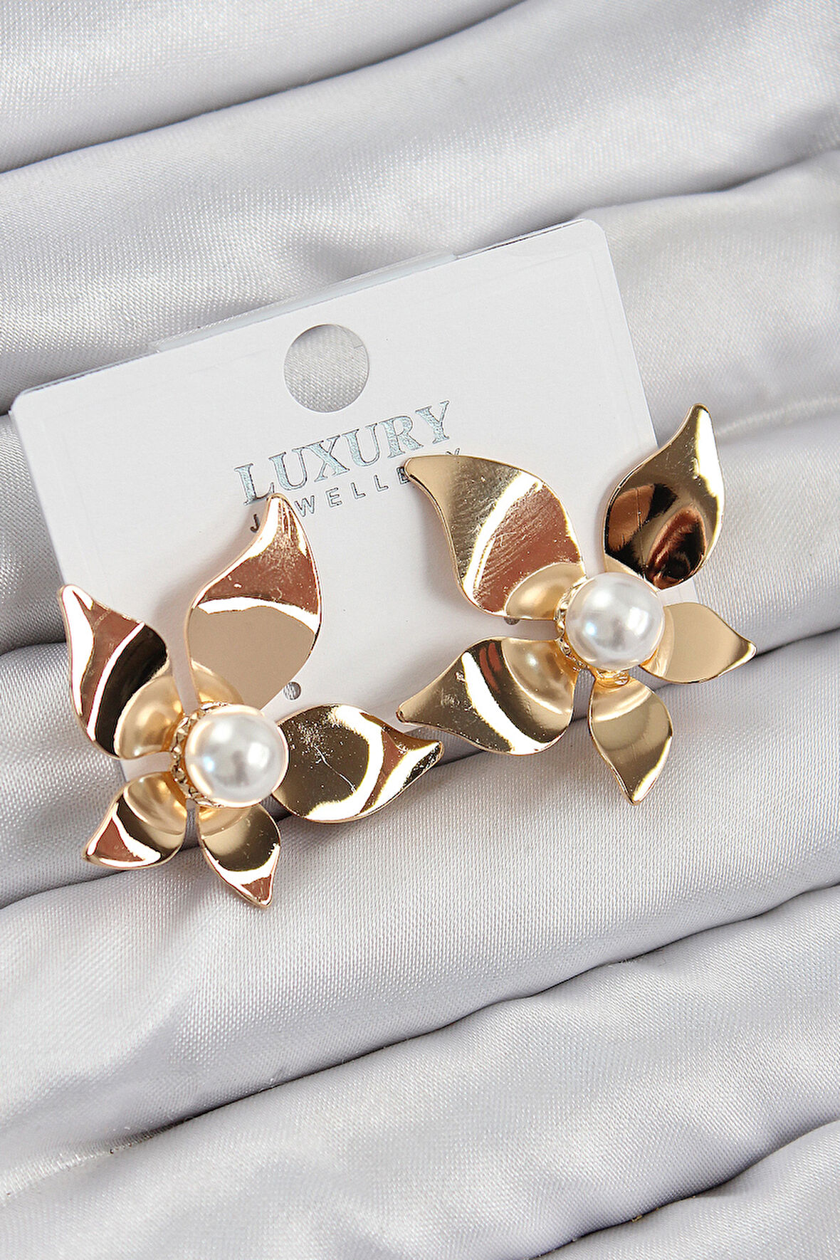 Pirinç İnci Detaylı Çiçek Model Gold Renk Kadın Küpe - EBJ250802W37027