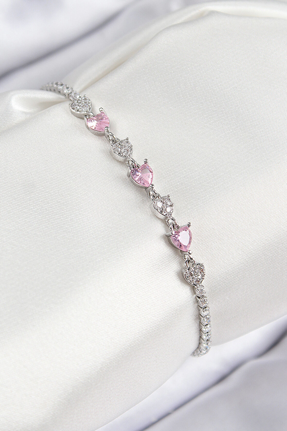 Pirinç Zirkon Taşlı Pembe Kalp Model Gümüş Renk Kadın Bileklik - EBJ250816W37219
