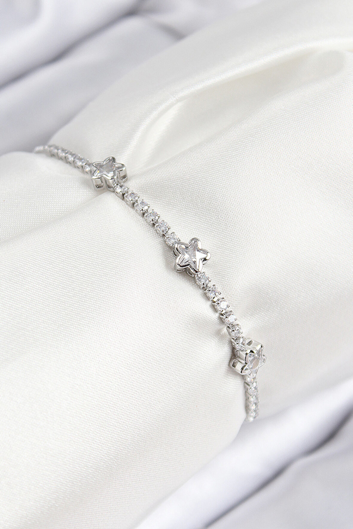 Pirinç Zirkon Taşlı Yıldız Model Gümüş Renk Asansörlü Kadın Bileklik - EBJ250816W37443