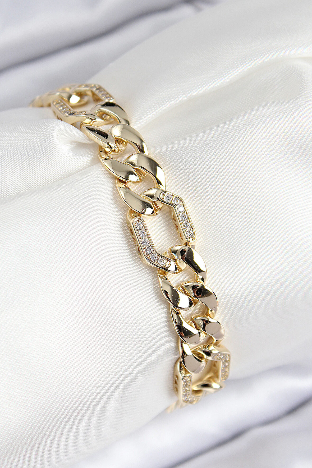 VIP Pirinç Zirkon Taşlı Parçalı Zincir Model Gold Renk Kadın Bileklik - EBJ250816W37513