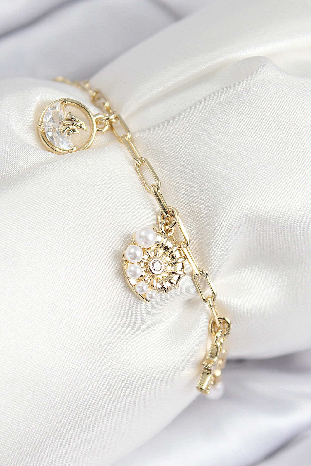 Pirinç Zirkon Taşlı Deniz Kabuğu Model Gold Renk Kadın Bileklik - EBJ250816W37518