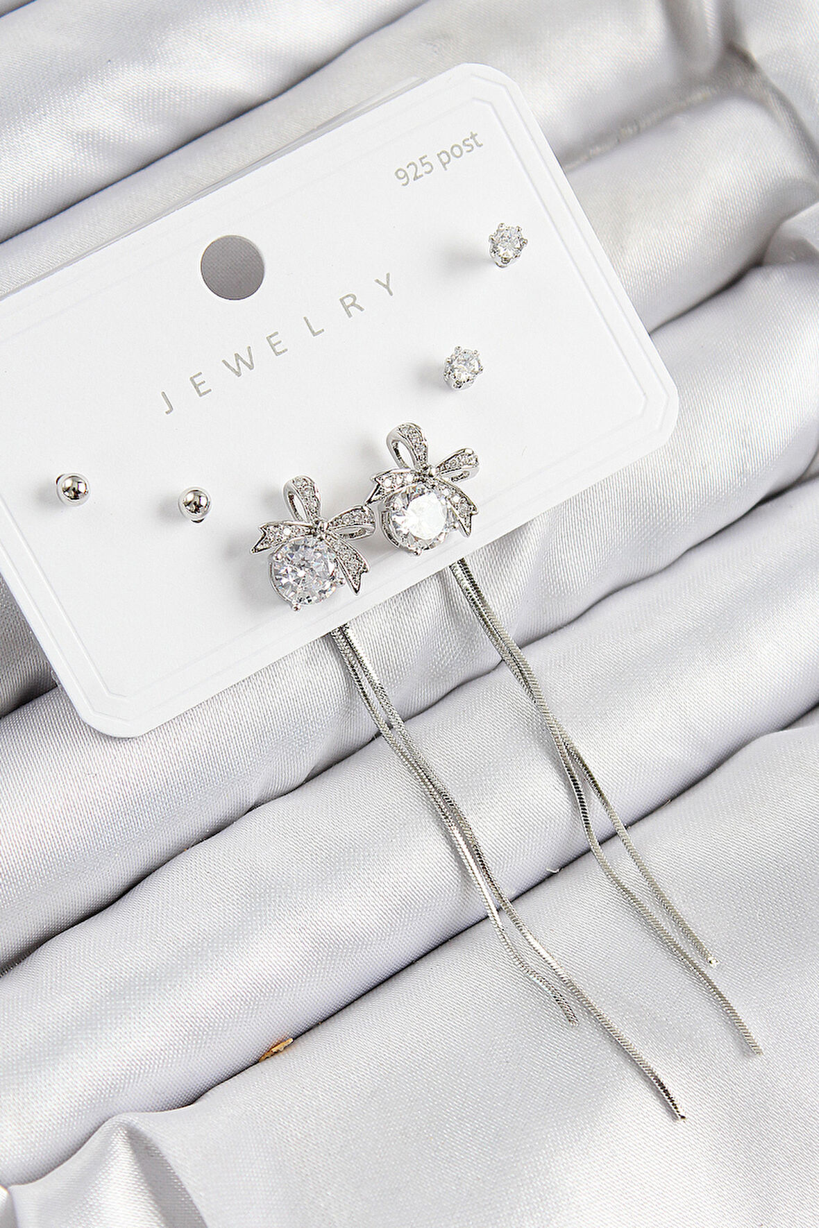 Pirinç Zirkon Taşlı Sallantılı Fiyonk Model Gümüş Renk 925 Ayar Gümüş Çivi Kadın Küpe Set - EBJ250816W37383