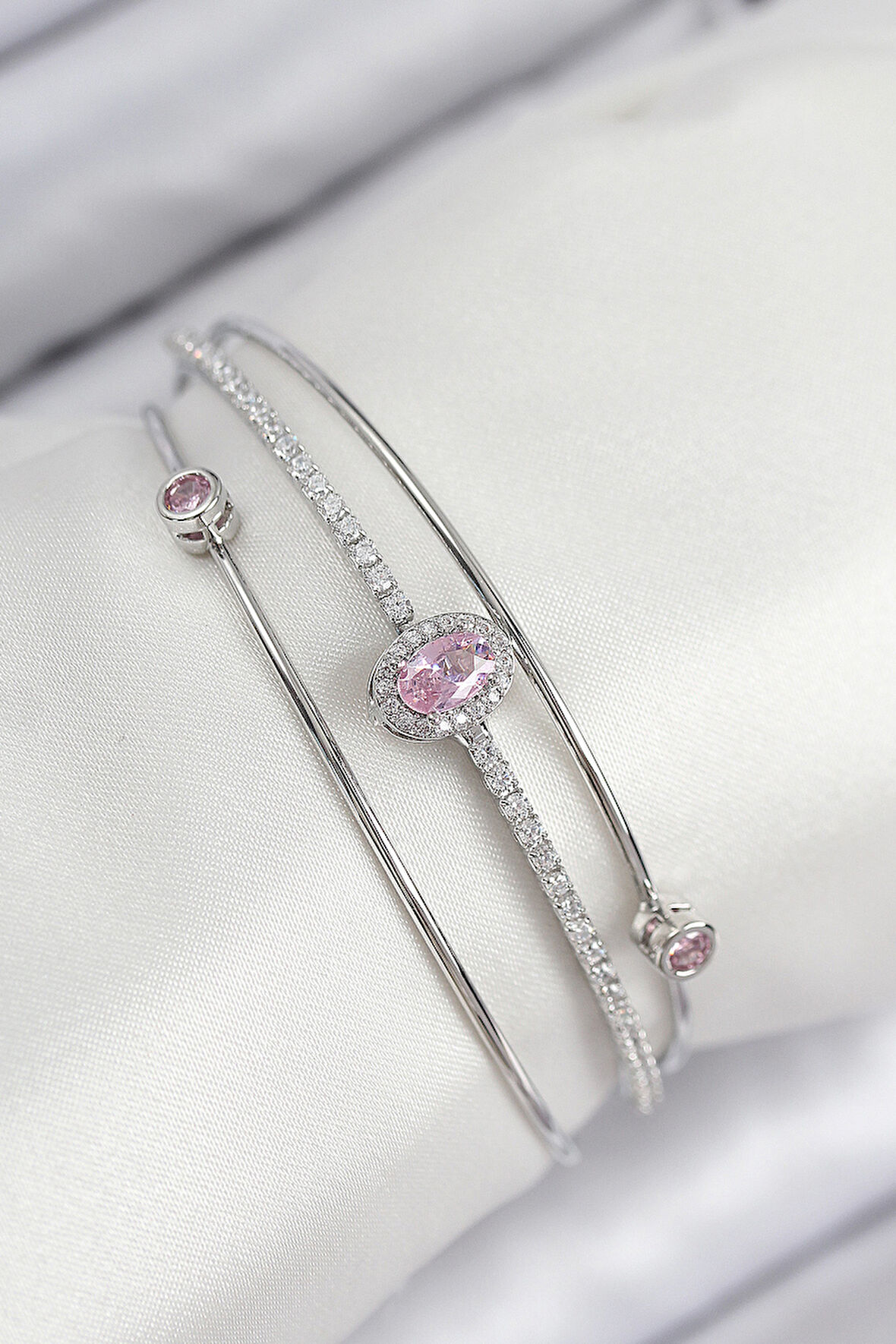 Pirinç Zirkon Taşlı Baget Model Gümüş Renk Kadın Bileklik - EBJ250902W37724