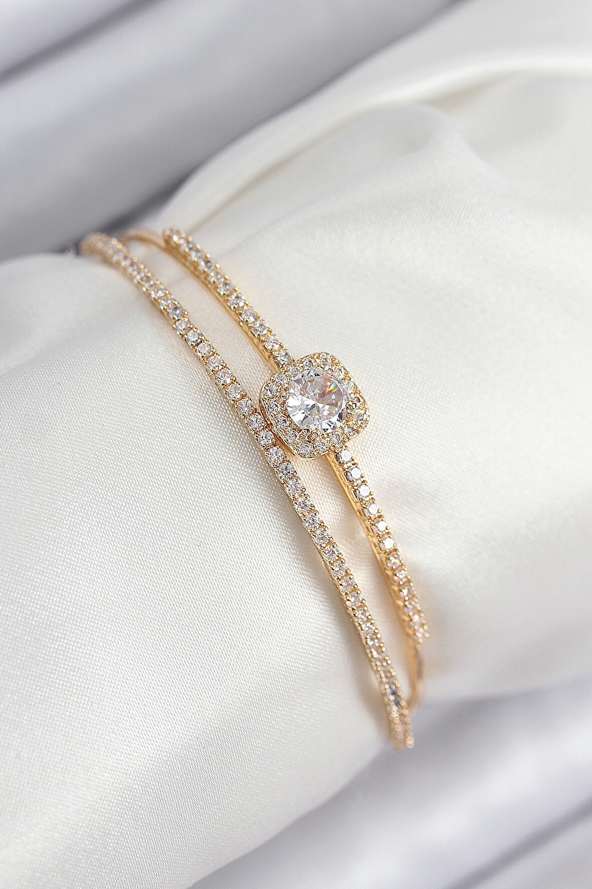 Pirinç Zirkon Taşlı Baget Model Gold Renk Kadın Bileklik - EBJ250902W37731