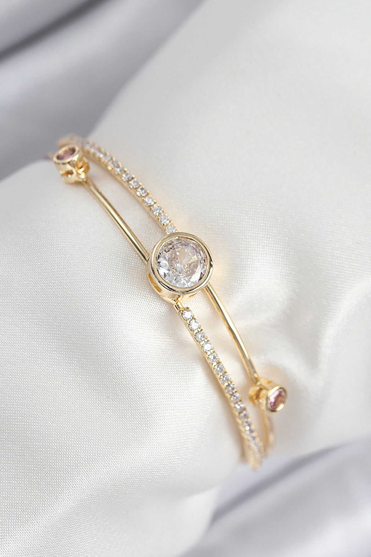 Pirinç Zirkon Taşlı Pırlanta Model Gold Renk Kadın Bileklik - EBJ250902W37739