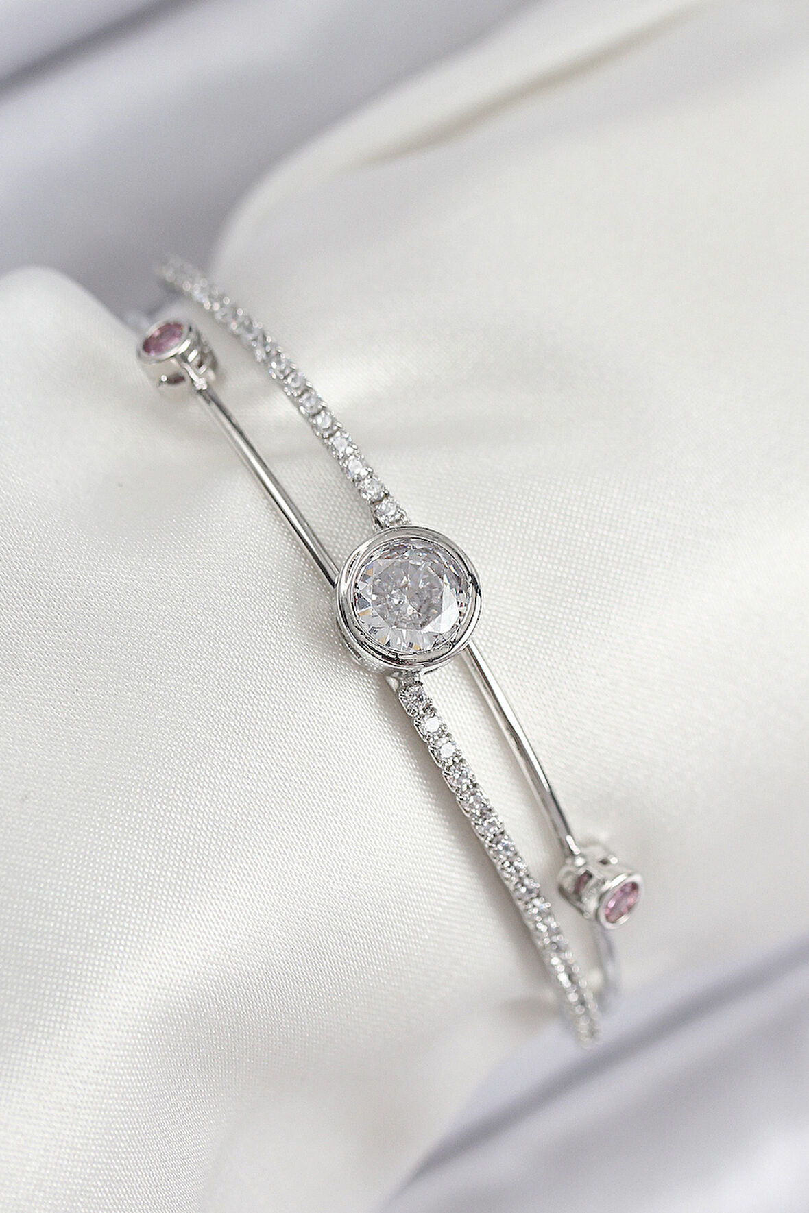 Pirinç Zirkon Taşlı Pırlanta Model Gümüş Renk Kadın Bileklik - EBJ250902W37740