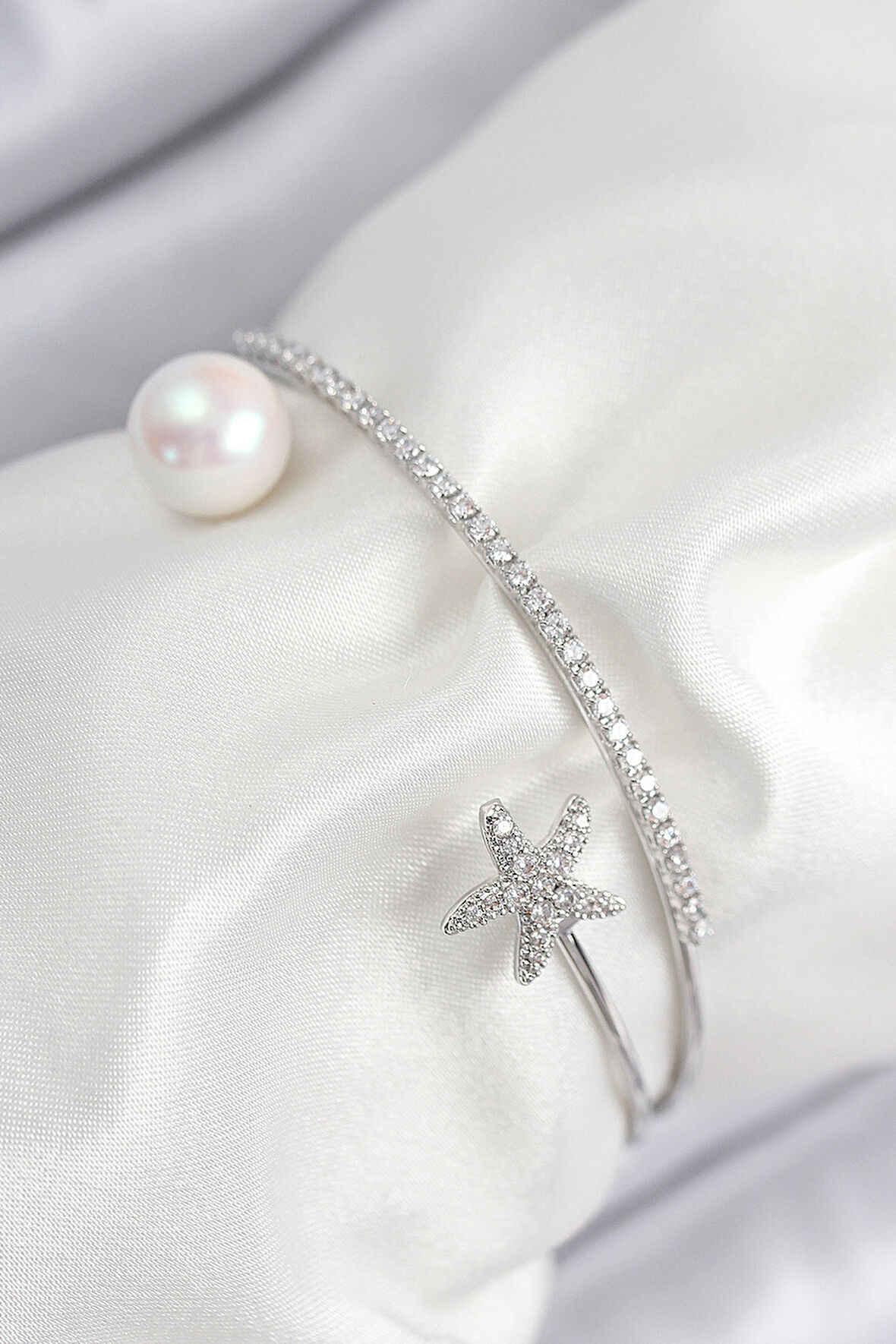 Pirinç Zirkon Taşlı Yıldız Ve İnci Model Gümüş Renk Kadın Bileklik - EBJ250902W37744