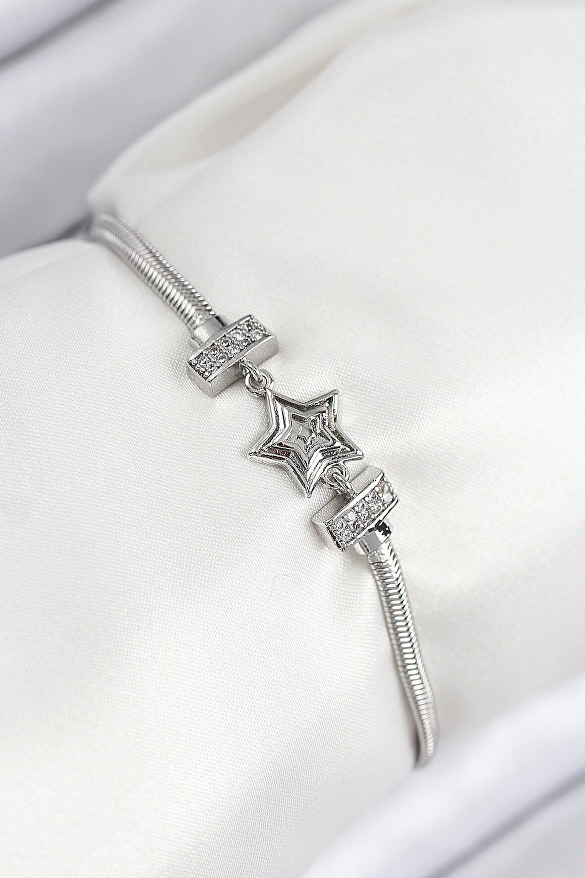 Pirinç Zirkon Taşlı Yıldız Model Gümüş Renk Kadın Bileklik - EBJ250902W37762