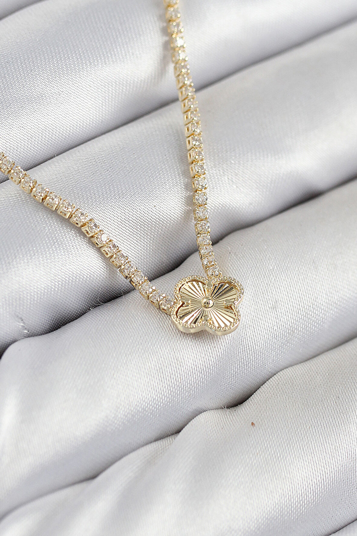 Pirinç Zirkon Taşlı Yonca Model Gold Renk Kadın Kolye - EBJ250902W37582