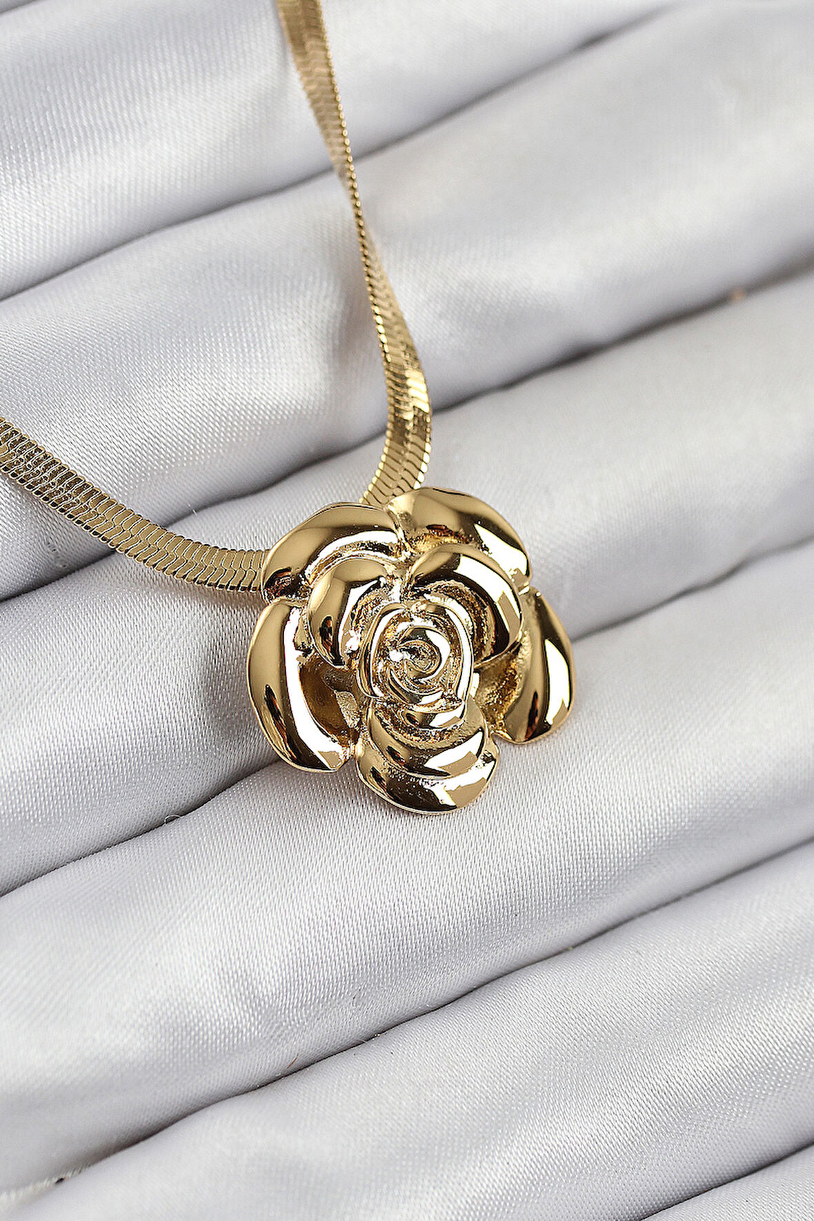 Gül Figürlü İtalyan Zincir Model Gold Renk Kadın Kolye - EBJ250902W37635