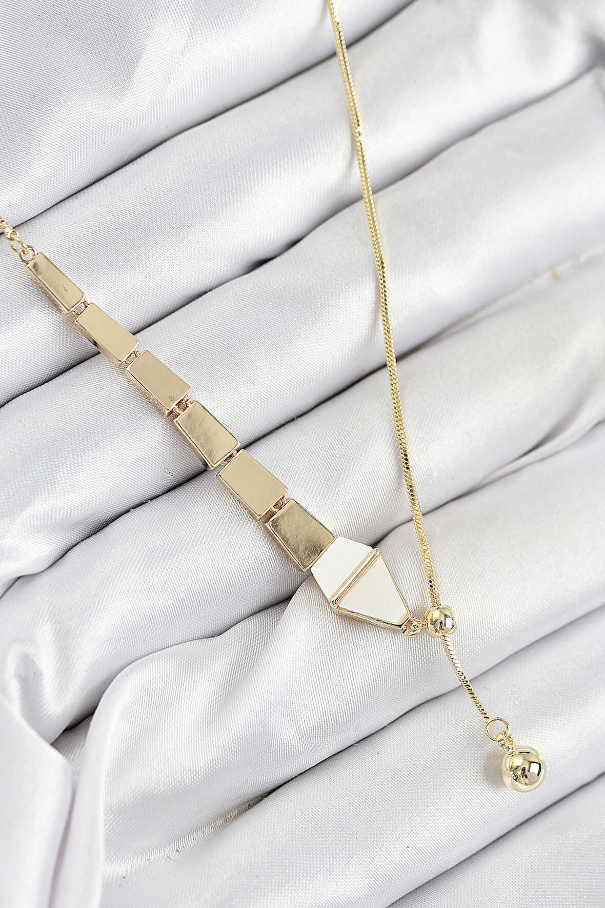 Pirinç Yılan Model Gold Renk Asansörlü Kadın Kolye - EBJ250902W37772