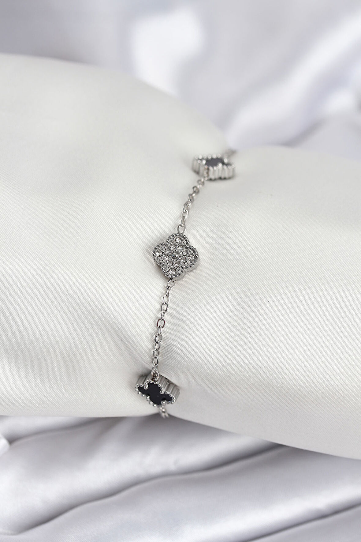 Gümüş Renk Siyah ve Zirkon Taşlı Baby Boy Yonca Kadın Bileklik - EBJ250920W37897