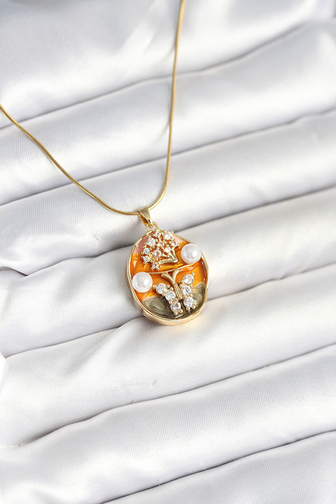 Zincir Kelebek Model Sanatsal Portre Kadın Kolye - EBJ250927W38000