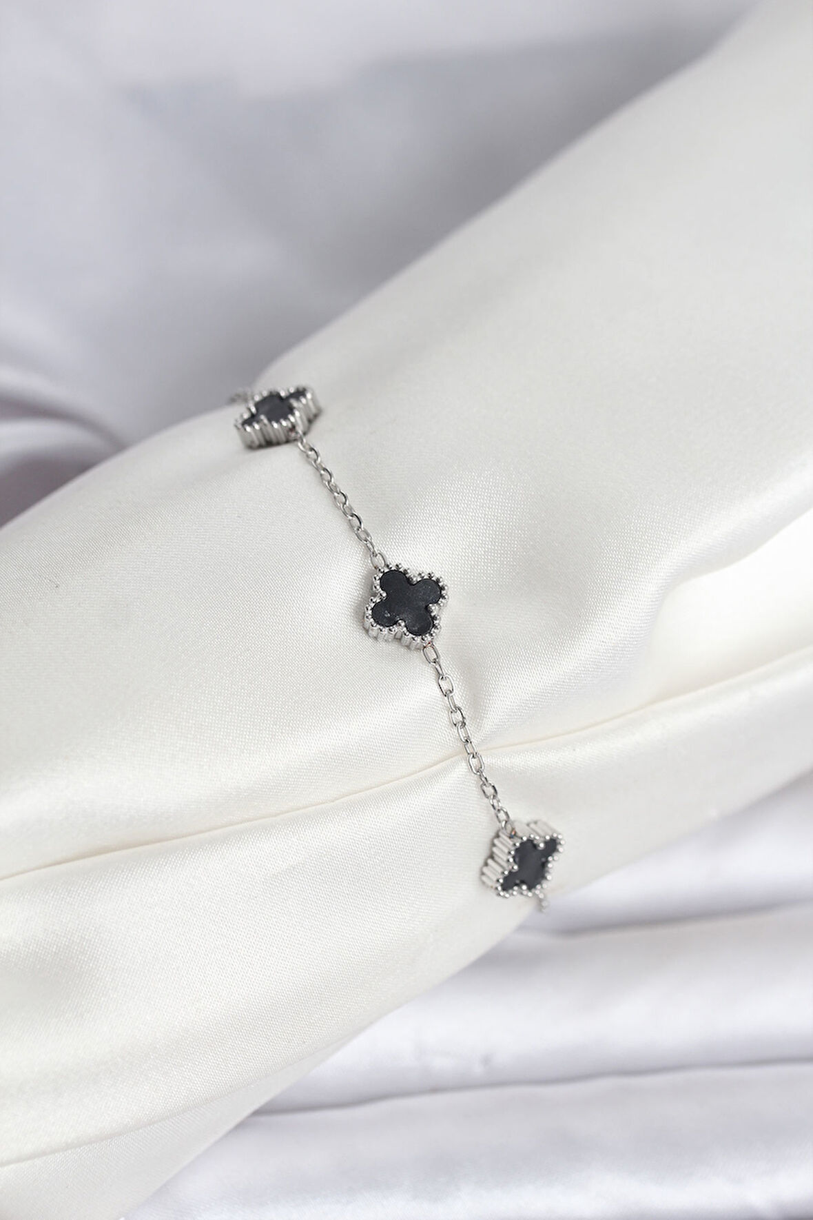 Gümüş Renk Siyah Baby Boy Yonca Bileklik - EBJ251115W38449