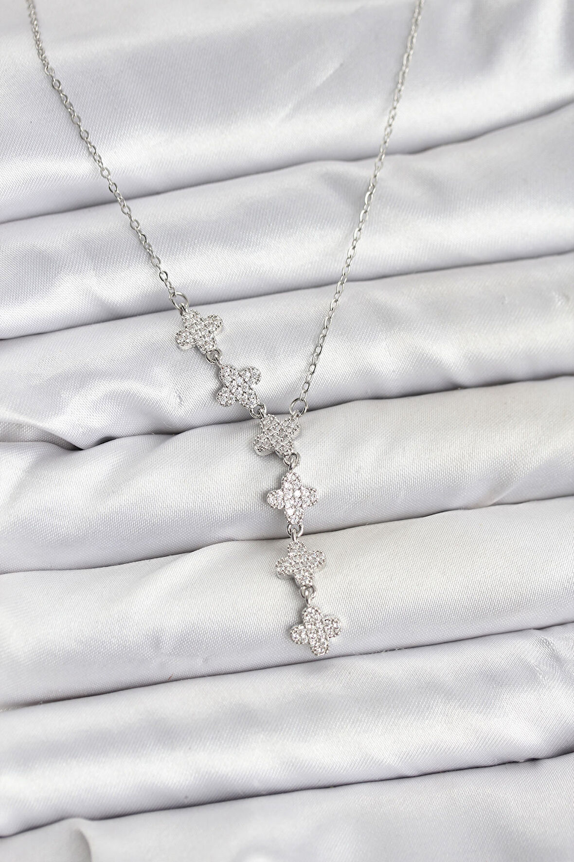 Zincir Gümüş Renk Yonca Model Kadın Kolye - EBJ251115W38408