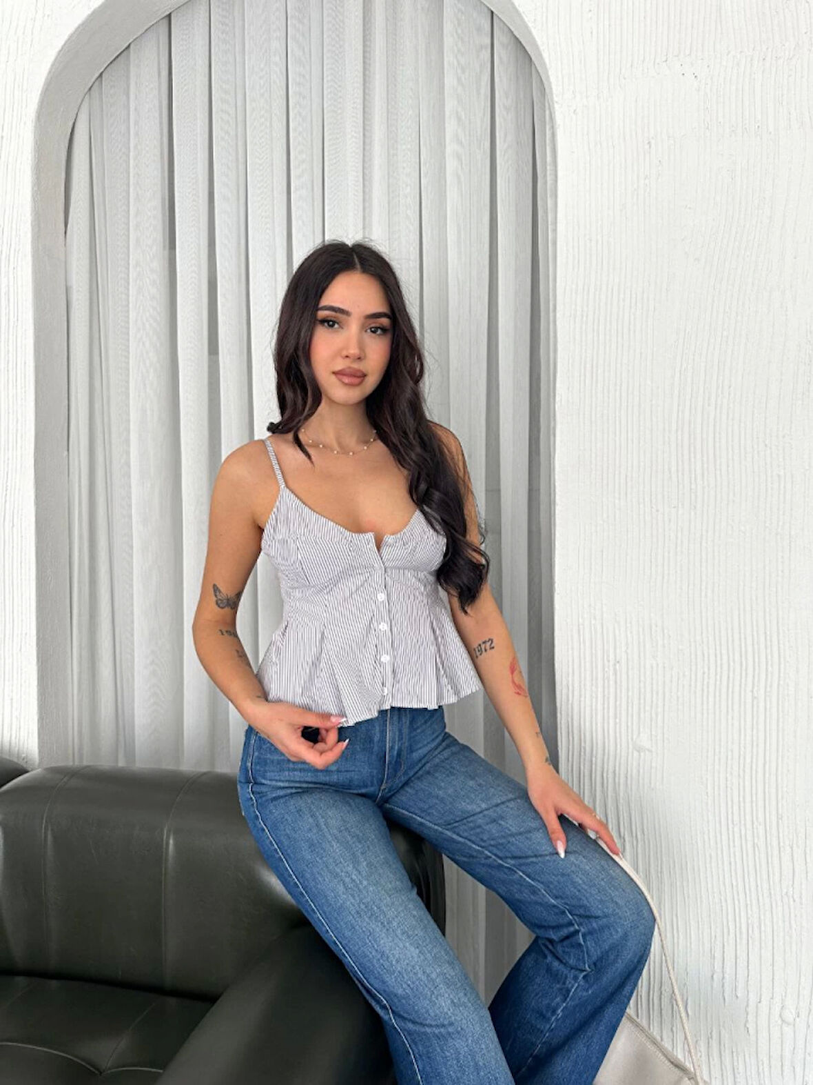 Ebedi Askılı Dekolte Deraylı Crop - Beyaz