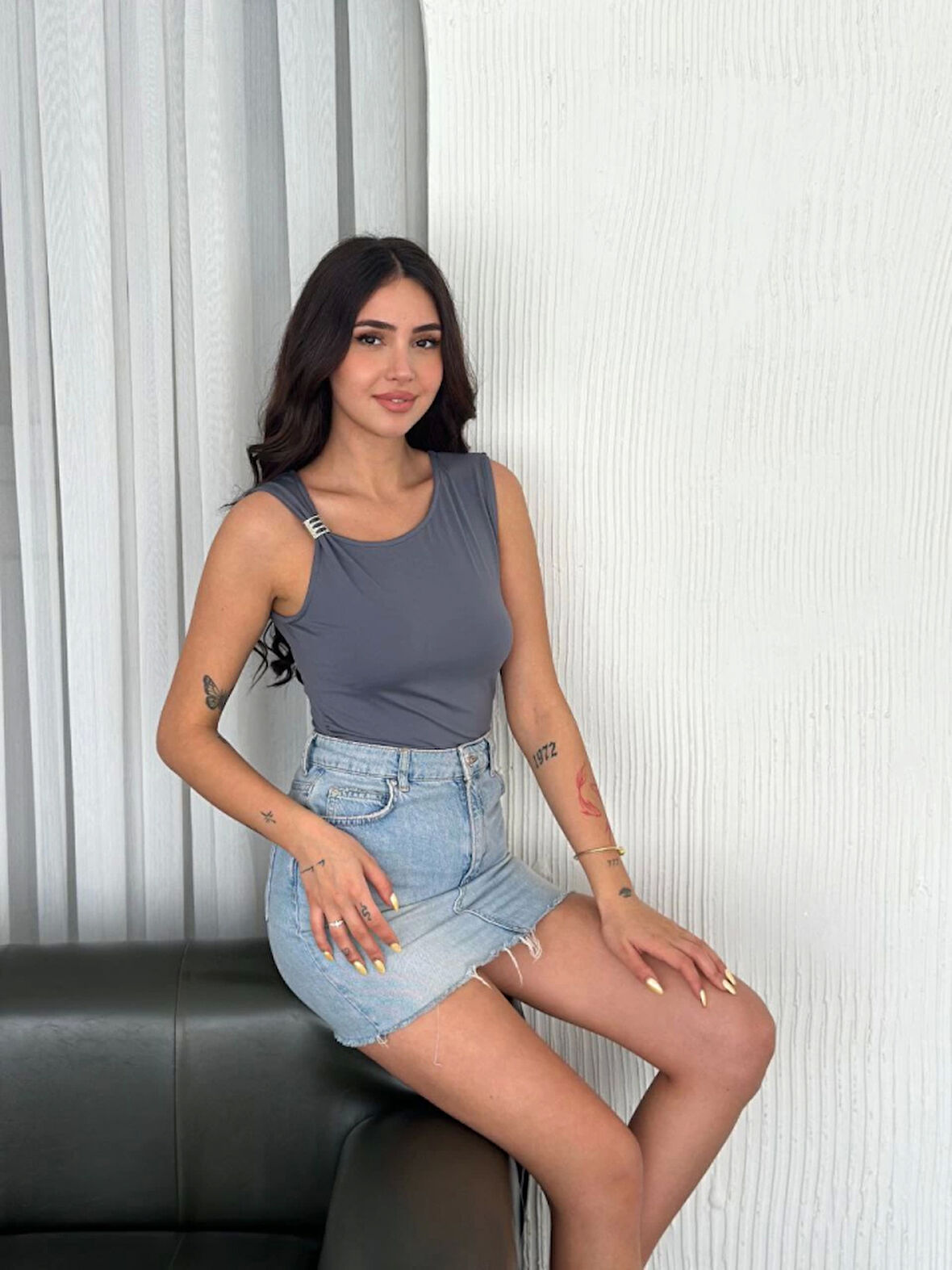 Ebedi Osy Modal Yumuşak Dokulu Kumaş Bisiklet Yaka Sıfır Kol Bluz Omuz Toka Aksesuar Detaylı - Antrasit
