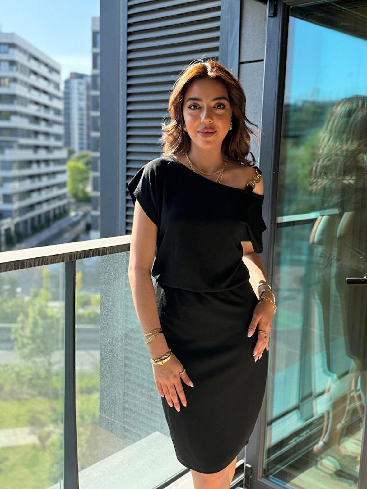 Ebedi Kadın Kısa Kollu Tek Omuz Askı Ve Aksesuar Detay Beli Lastikli Krep Elbise
