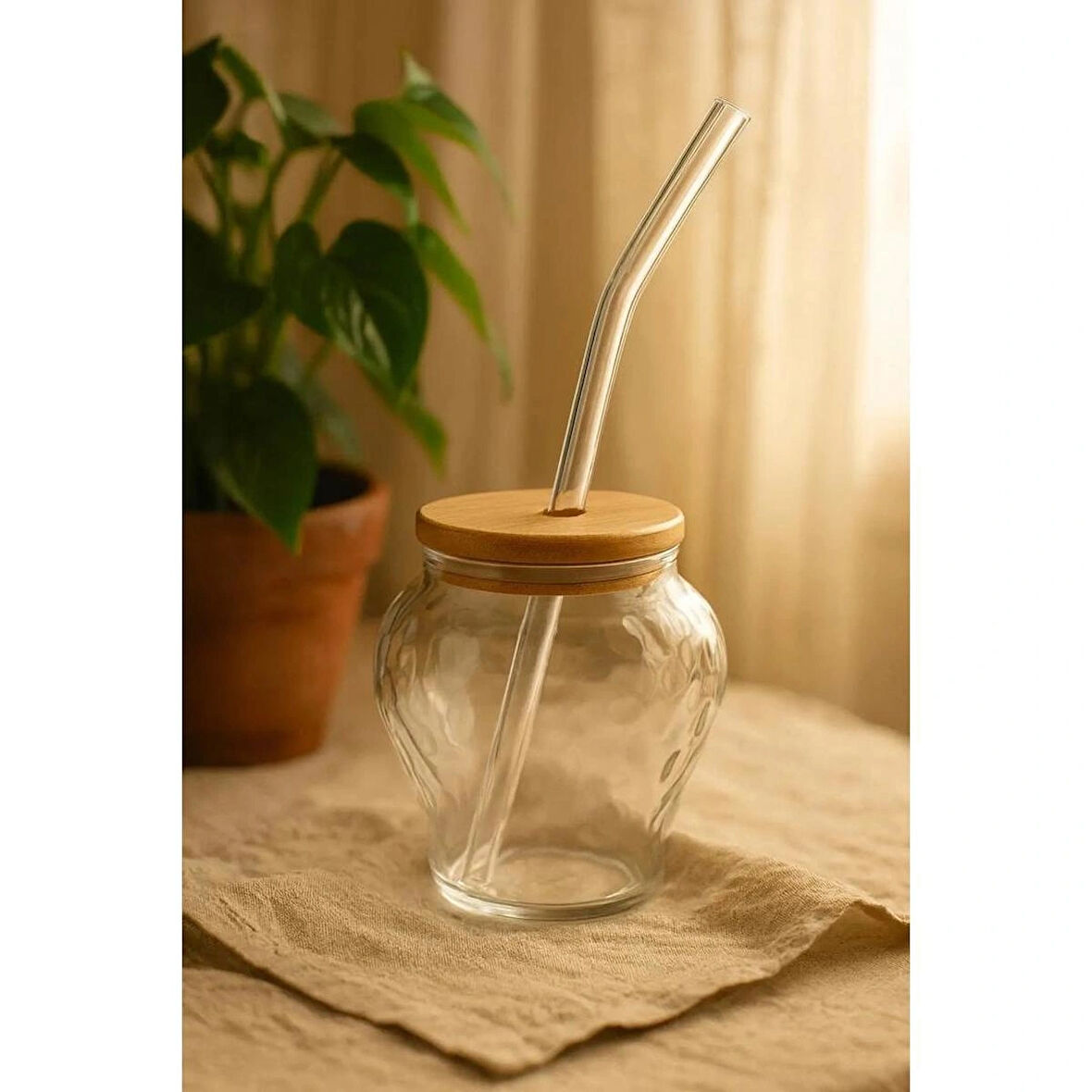 Çilek Model Borosilikat Cam Bardak, Bambu Kapaklı, 400 ml, Pipet Hediyeli