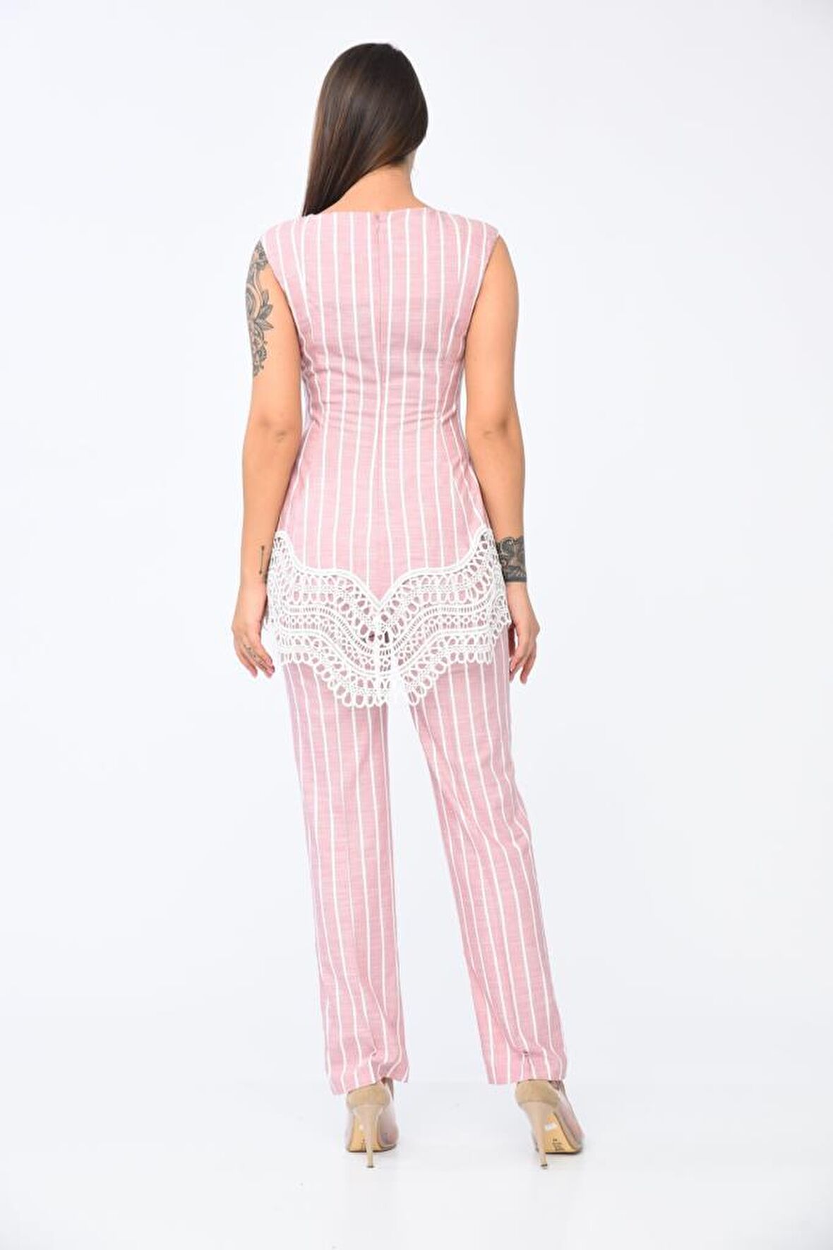 Çizgili Dantel ve Broş Detaylı Pembe Kadın Elbise