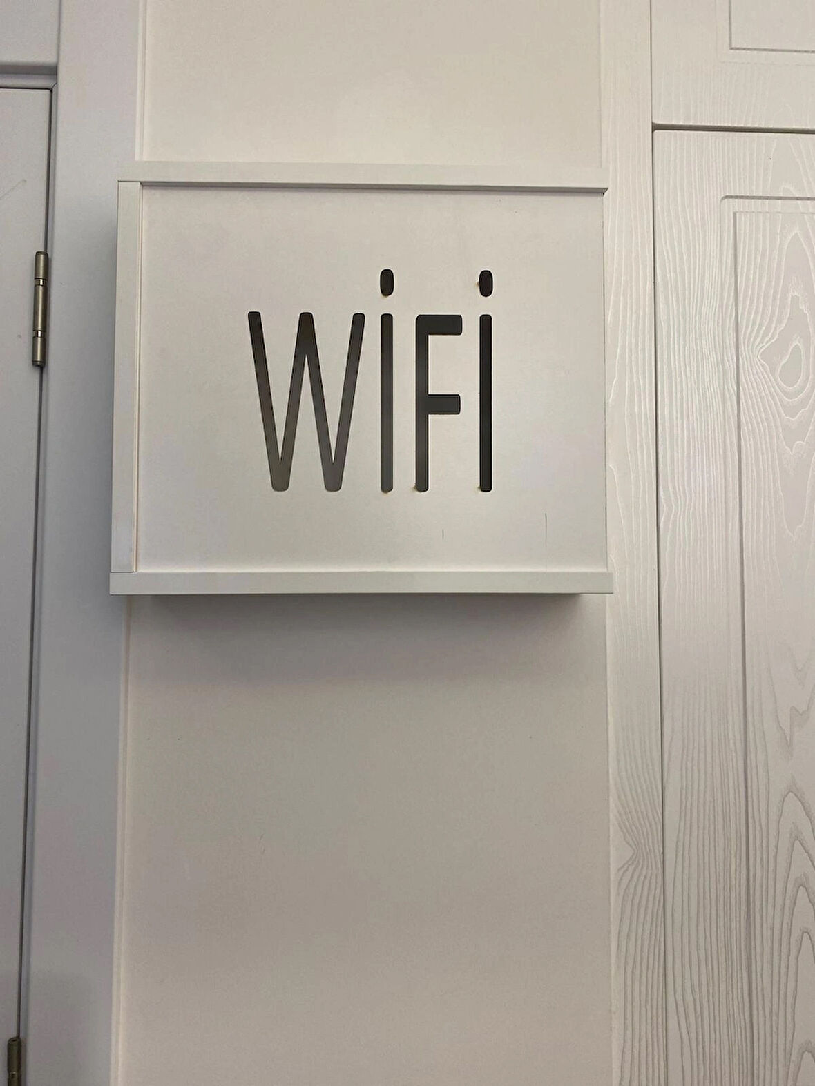 Emirhan Nalbur Wifi Modem Saklama Kutusu 35 x 40 cm