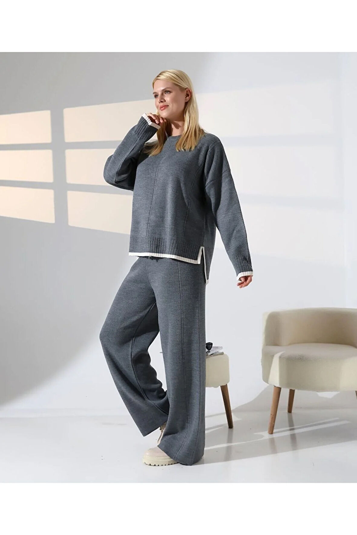 Modern Dokunuş Çizgi Detay Triko Takım