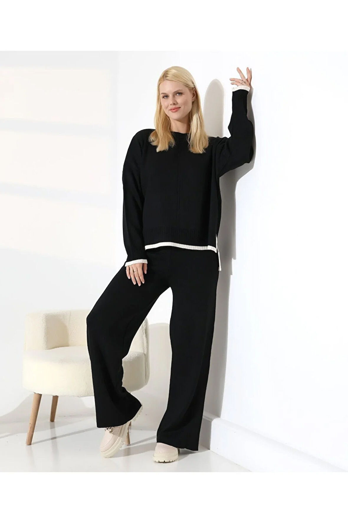 Modern Dokunuş Çizgi Detay Triko Takım